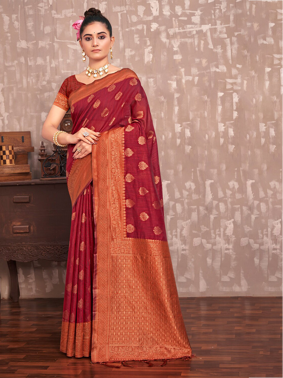 

SANGAM PRINTS Woven Design Zari Saree, Red