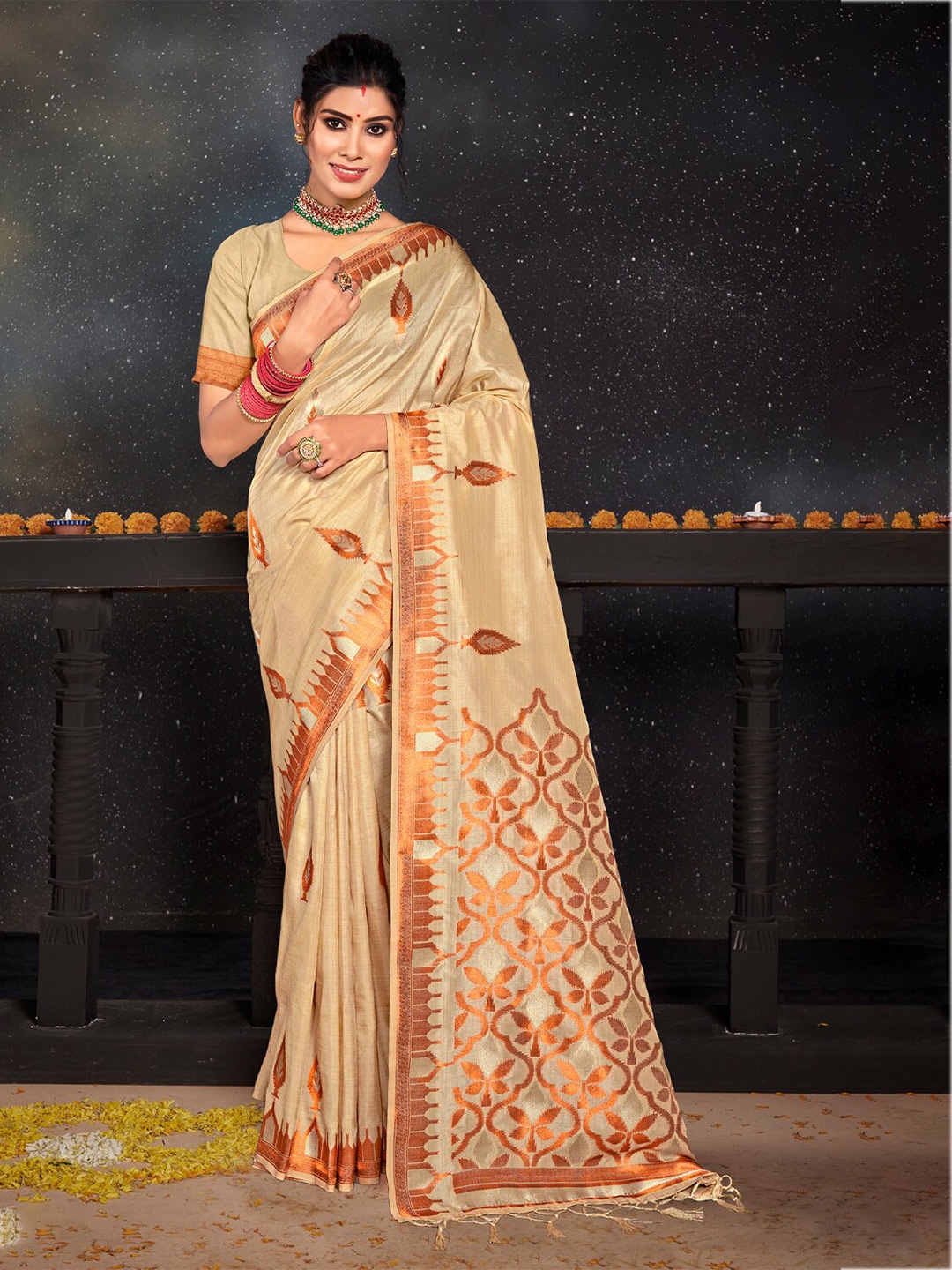 

SANGAM PRINTS Woven Design Zari Saree, Beige