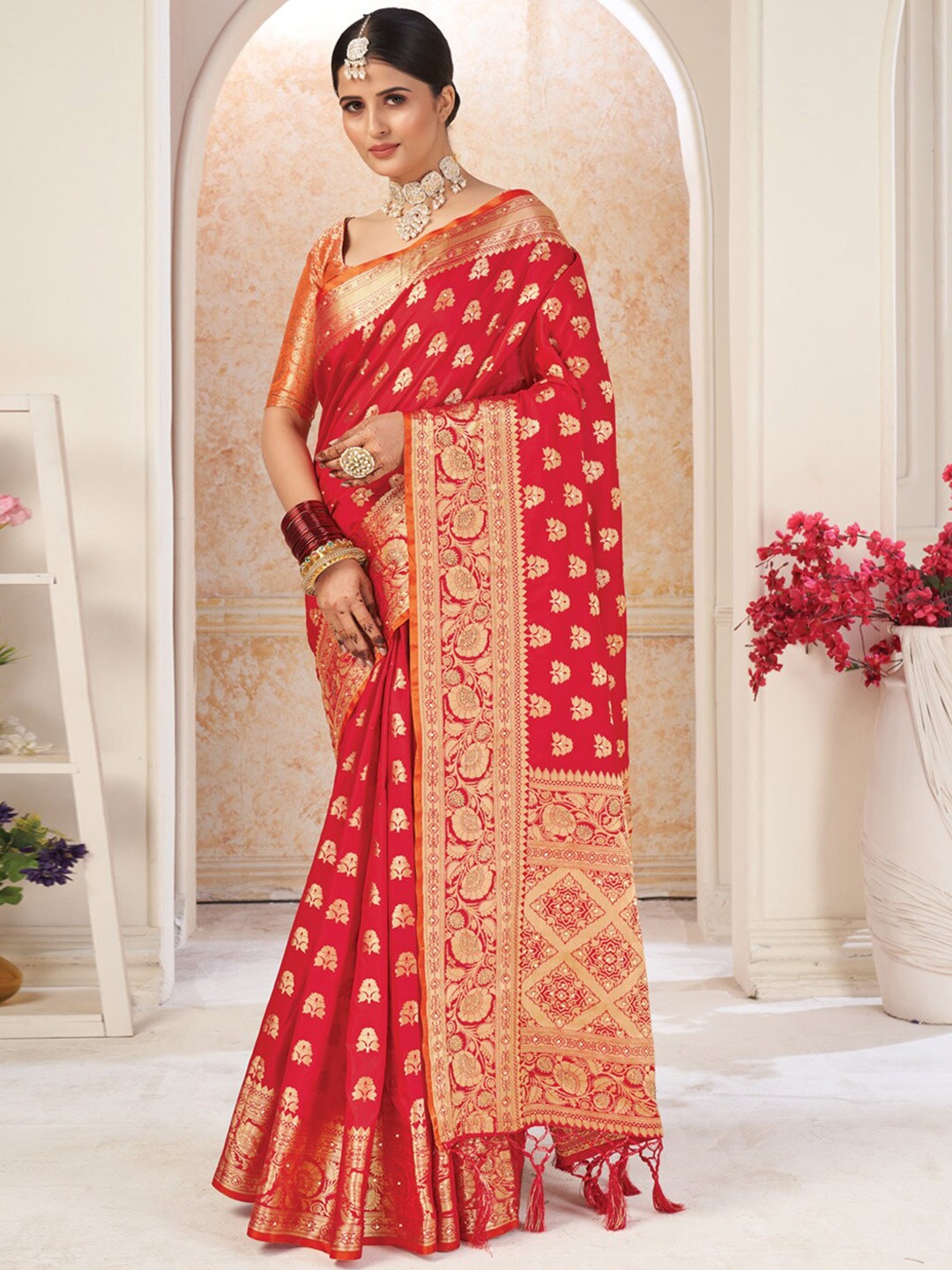 

SANGAM PRINTS Red & Gold-Toned Woven Design Zari Silk Blend Saree