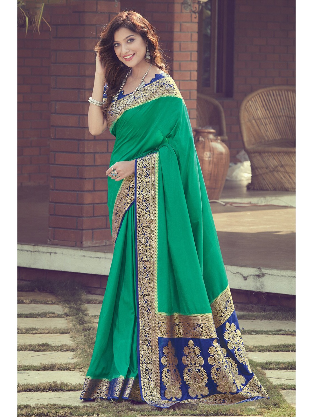 

SANGAM PRINTS Motifs Zari Pure Silk Saree, Green