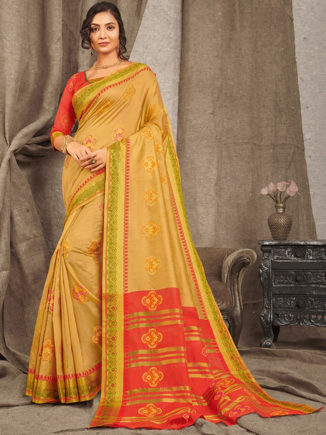 

SANGAM PRINTS Woven Design Saree, Gold