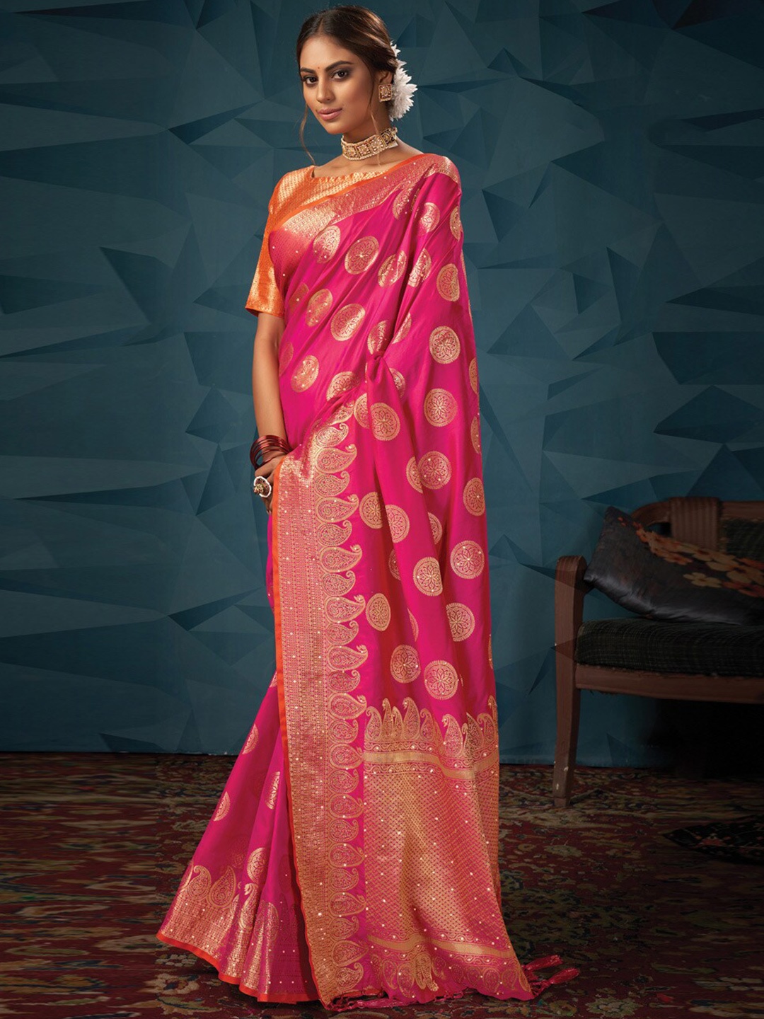

SANGAM PRINTS Woven Design Zari Saree, Pink