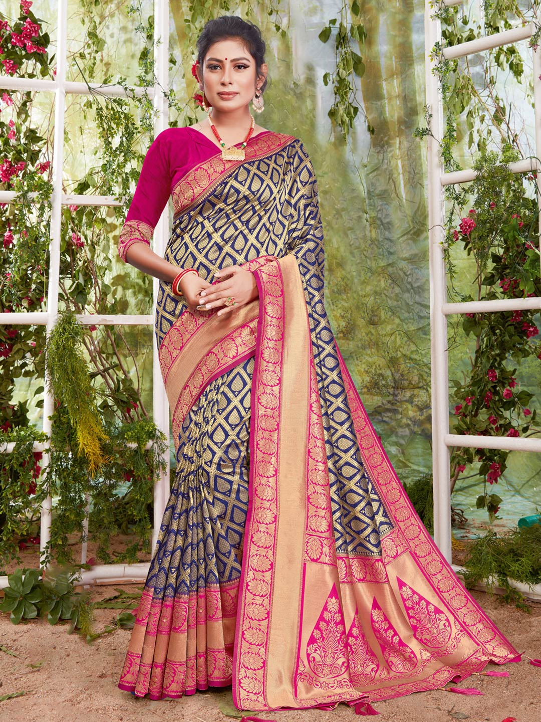 

SANGAM PRINTS Motifs Zari Silk Blend Saree, Navy blue