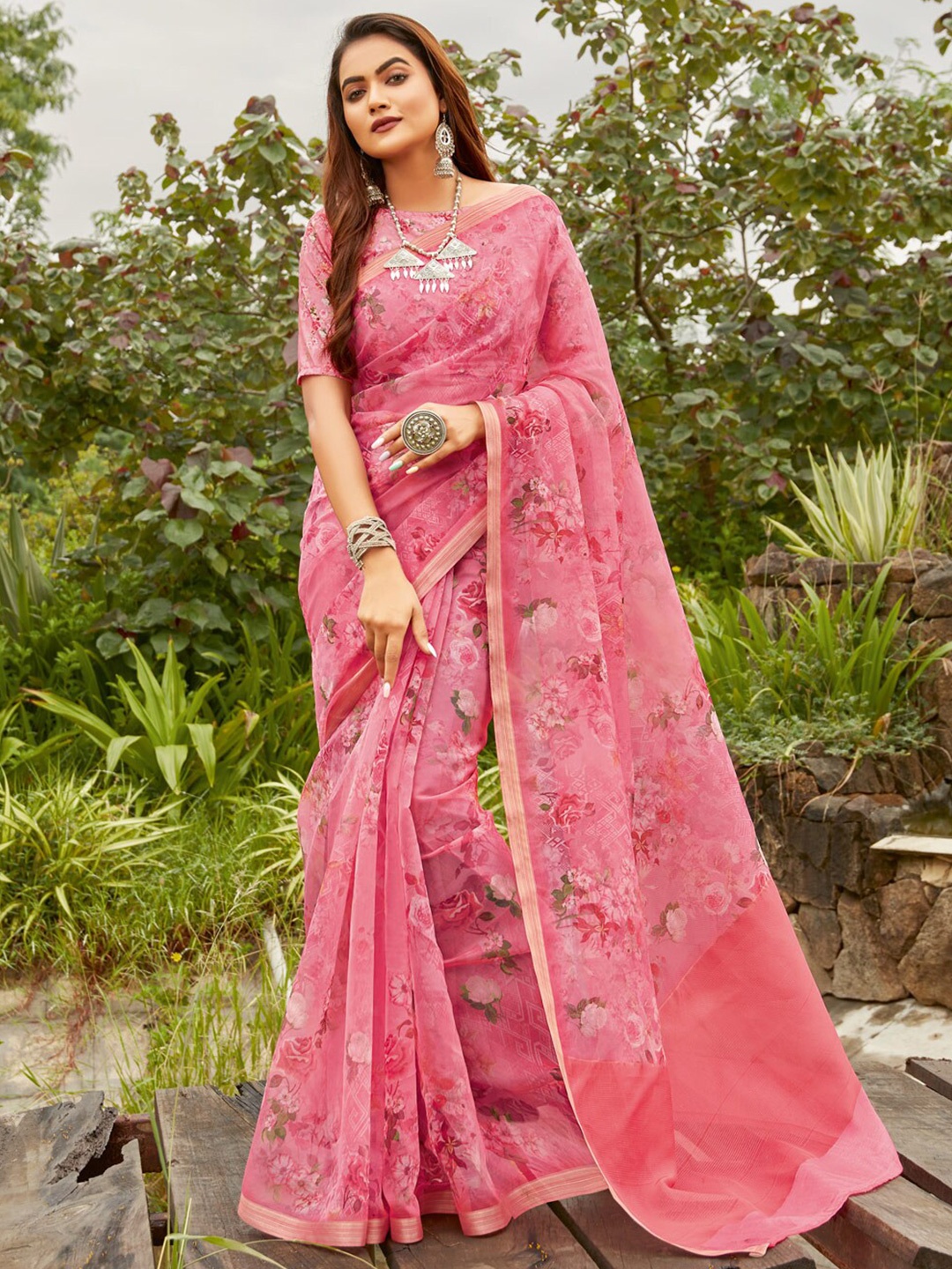 

SANGAM PRINTS Floral Zari Organza Saree, Pink