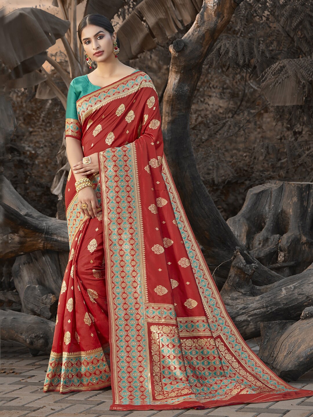 

SANGAM PRINTS Woven Design Zari Saree, Maroon