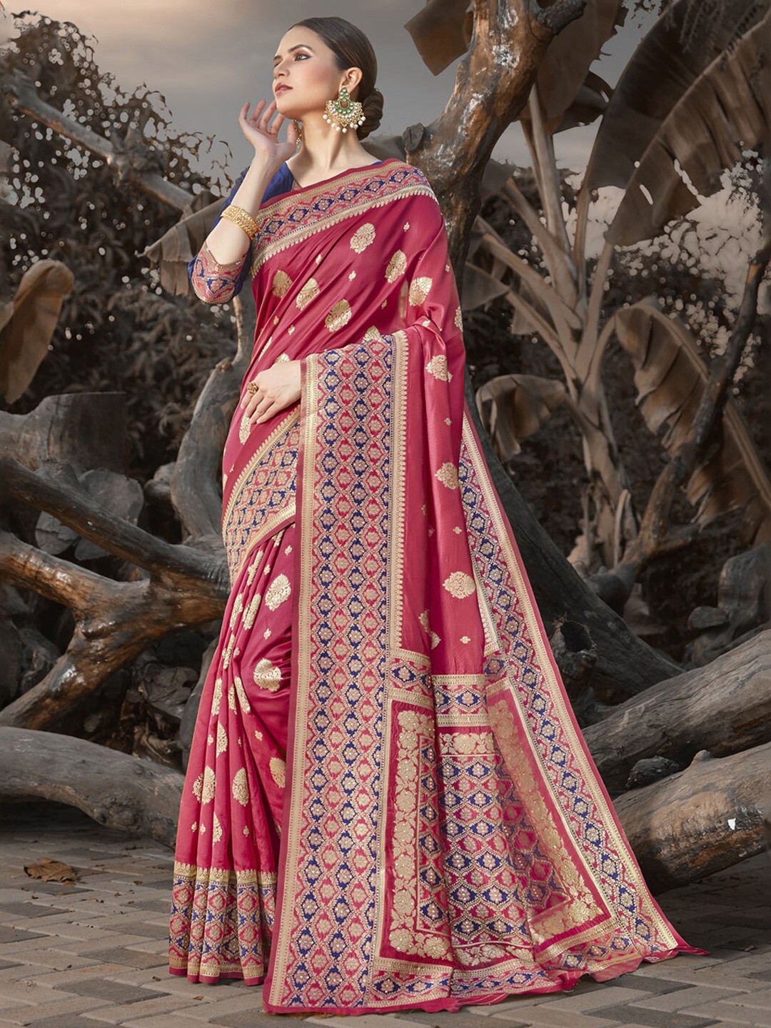 

SANGAM PRINTS Woven Design Zari Saree, Maroon