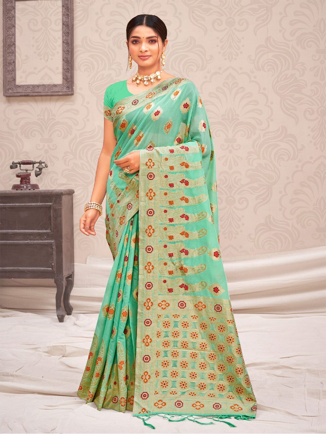 

SANGAM PRINTS Woven Design Zari Bordered Saree, Sea green