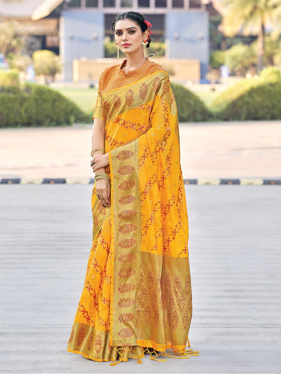 

SANGAM PRINTS Woven Design Organza Saree, Yellow