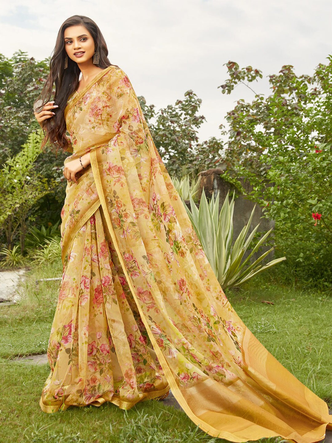 

SANGAM PRINTS Floral Zari Organza Saree, Yellow