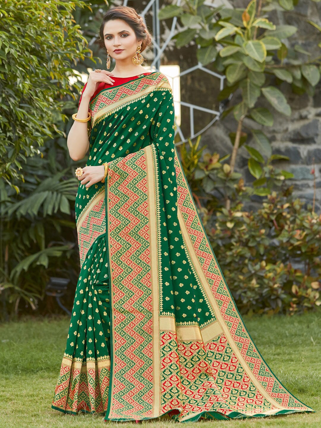 

SANGAM PRINTS Woven Design Saree, Green