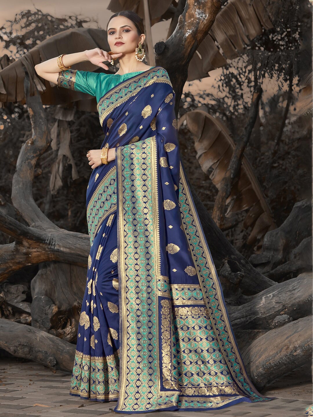 

SANGAM PRINTS Blue & Green Woven Design Zari Silk Blend Saree