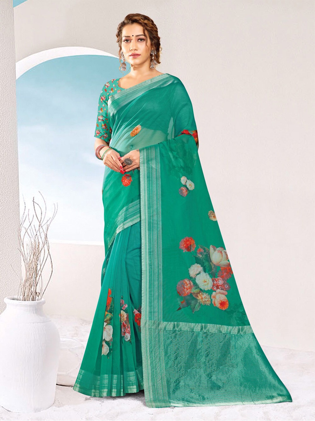 

SANGAM PRINTS Green & Red Floral Zari Organza Saree