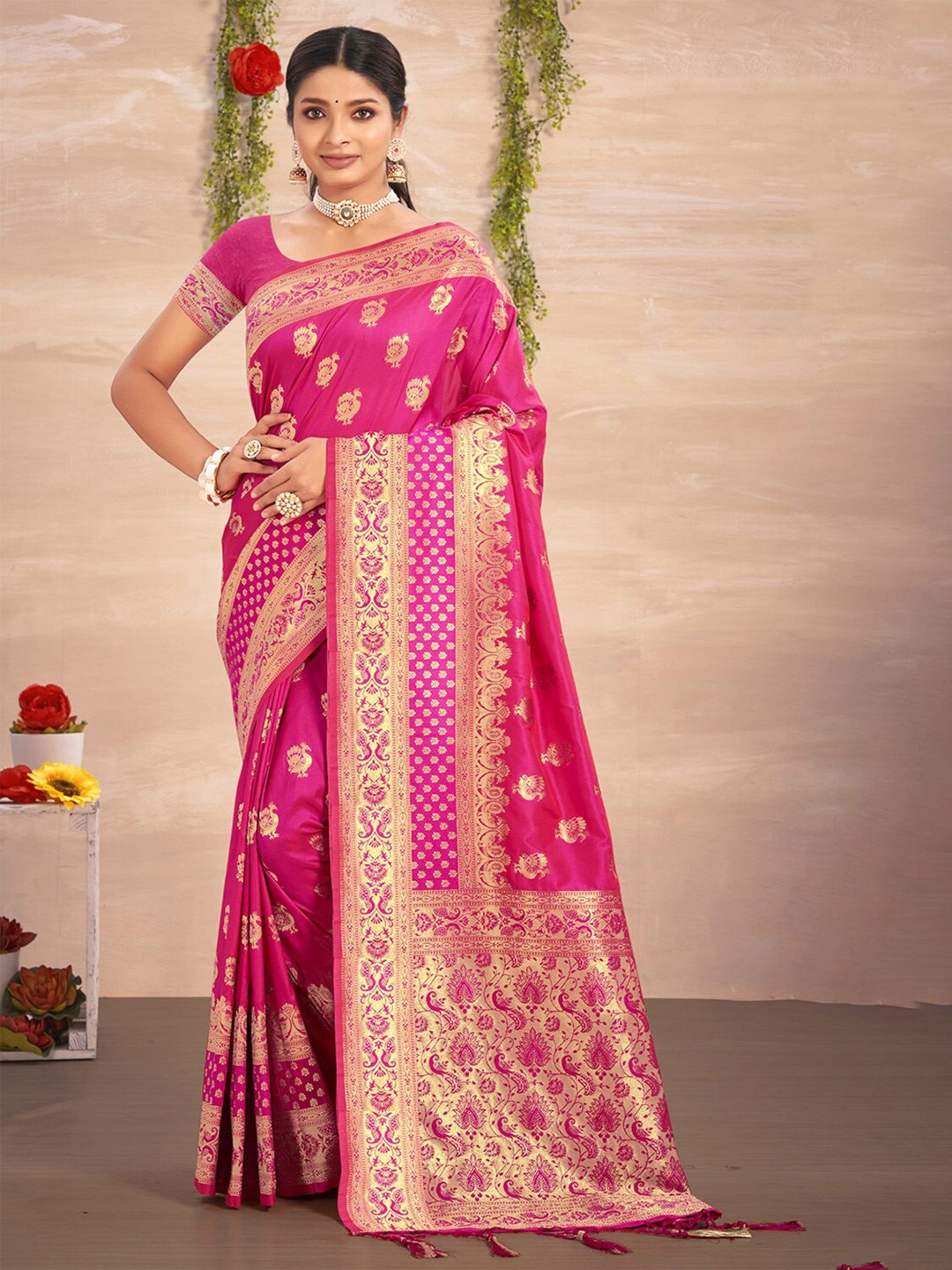 

SANGAM PRINTS Pink & Gold-Toned Woven Design Zari Silk Blend Saree