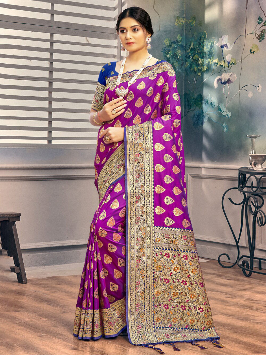 

SANGAM PRINTS Violet & Blue Woven Design Zari Silk Blend Saree
