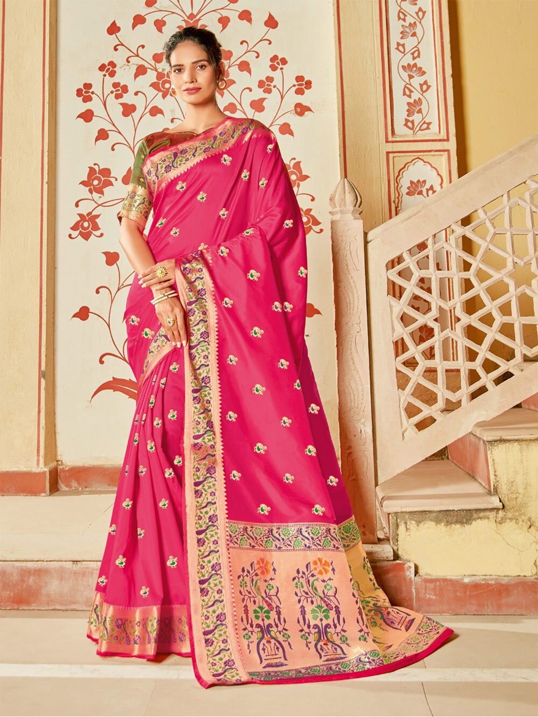 

SANGAM PRINTS Pink & Gold-Toned Woven Design Zari Silk Blend Saree