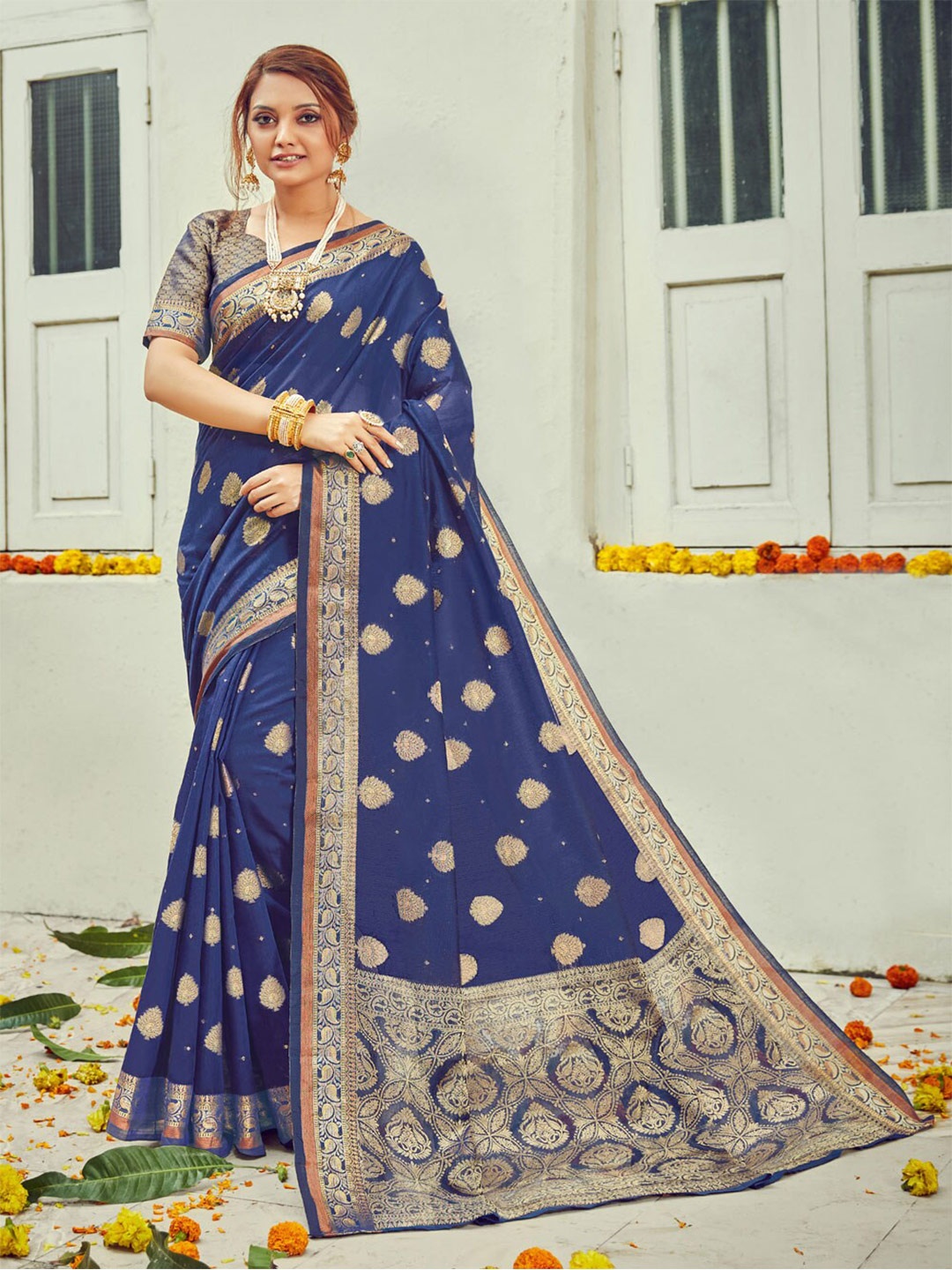 

SANGAM PRINTS Navy Blue & Gold-Toned Woven Design Saree