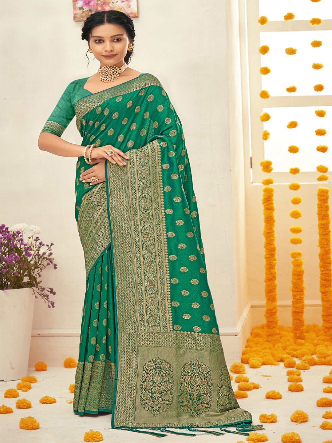 

SANGAM PRINTS Ethnic Motifs Zari Silk Blend Saree, Green