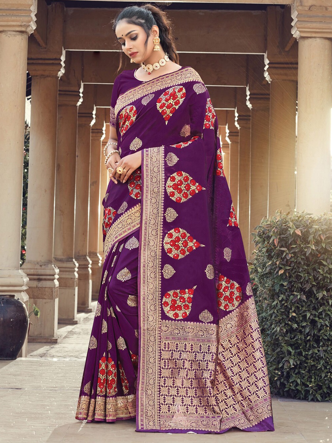 

SANGAM PRINTS Ethnic Motifs Zari Silk Blend Saree, Violet