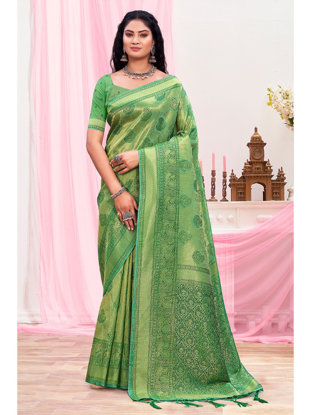 

SANGAM PRINTS Ethnic Motifs Zari Silk Blend Saree, Green