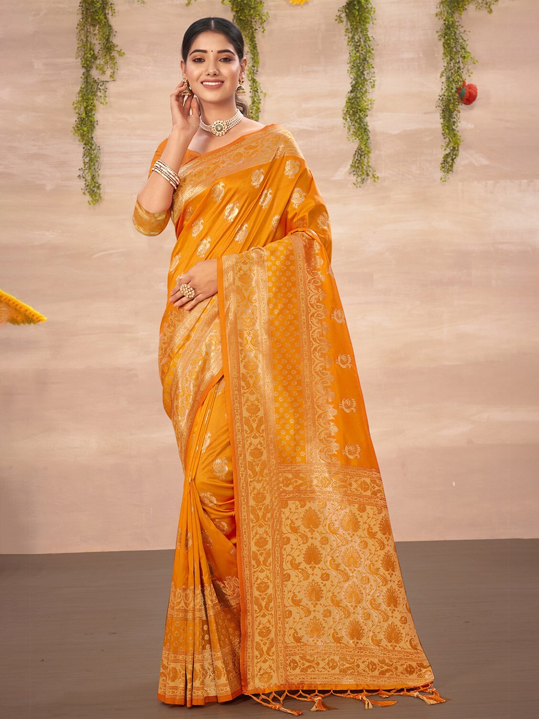 

SANGAM PRINTS Ethnic Motifs Zari Silk Blend Saree, Yellow