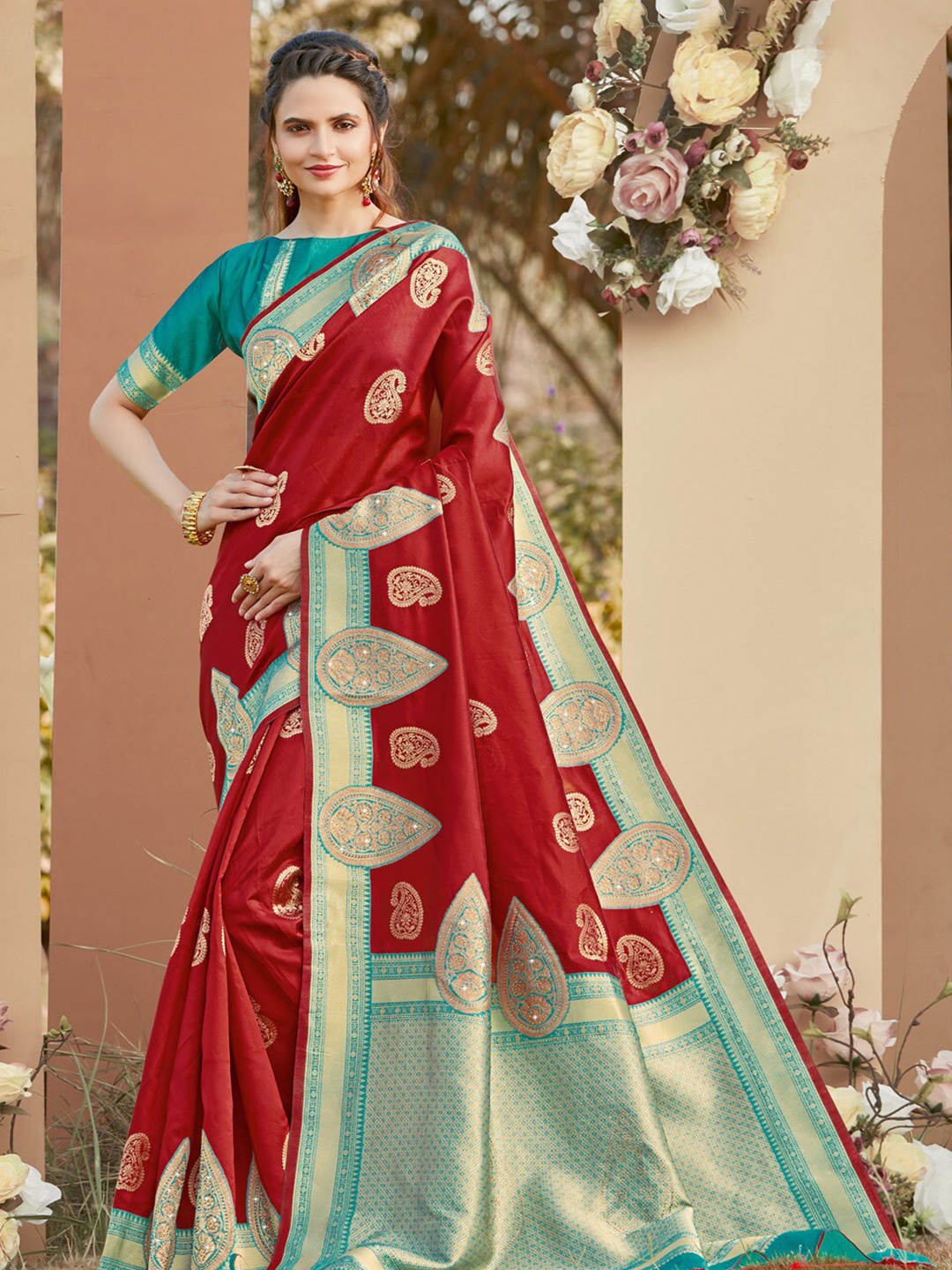

SANGAM PRINTS Ethnic Motifs Zari Silk Blend Saree, Red