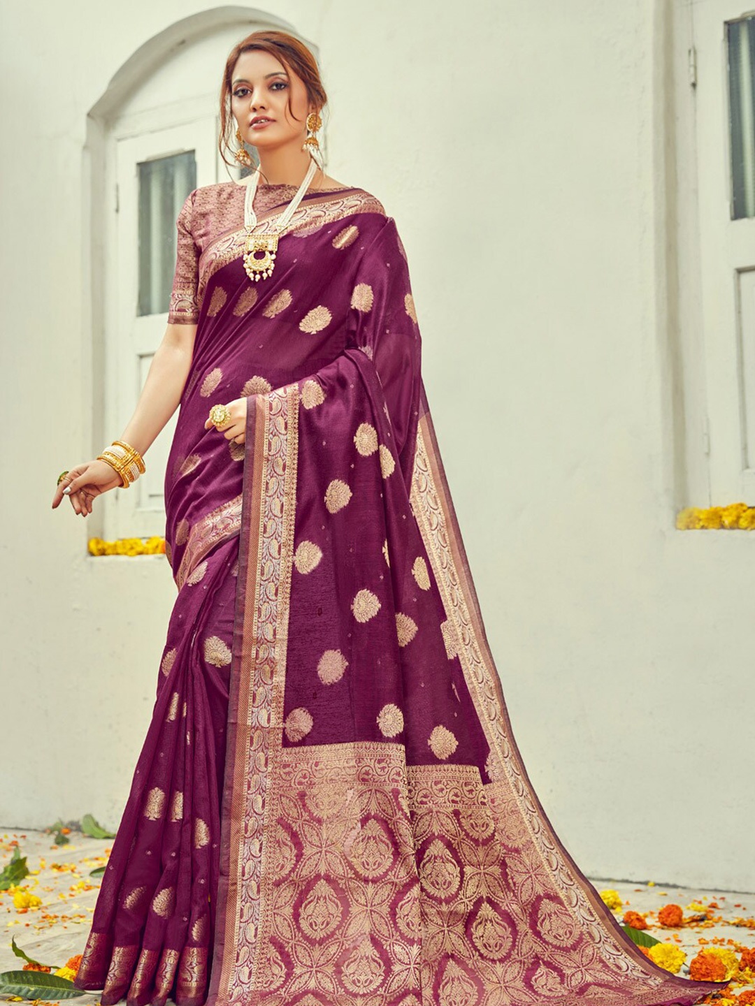 

SANGAM PRINTS Ethnic Motifs Zari Silk Blend Saree, Purple