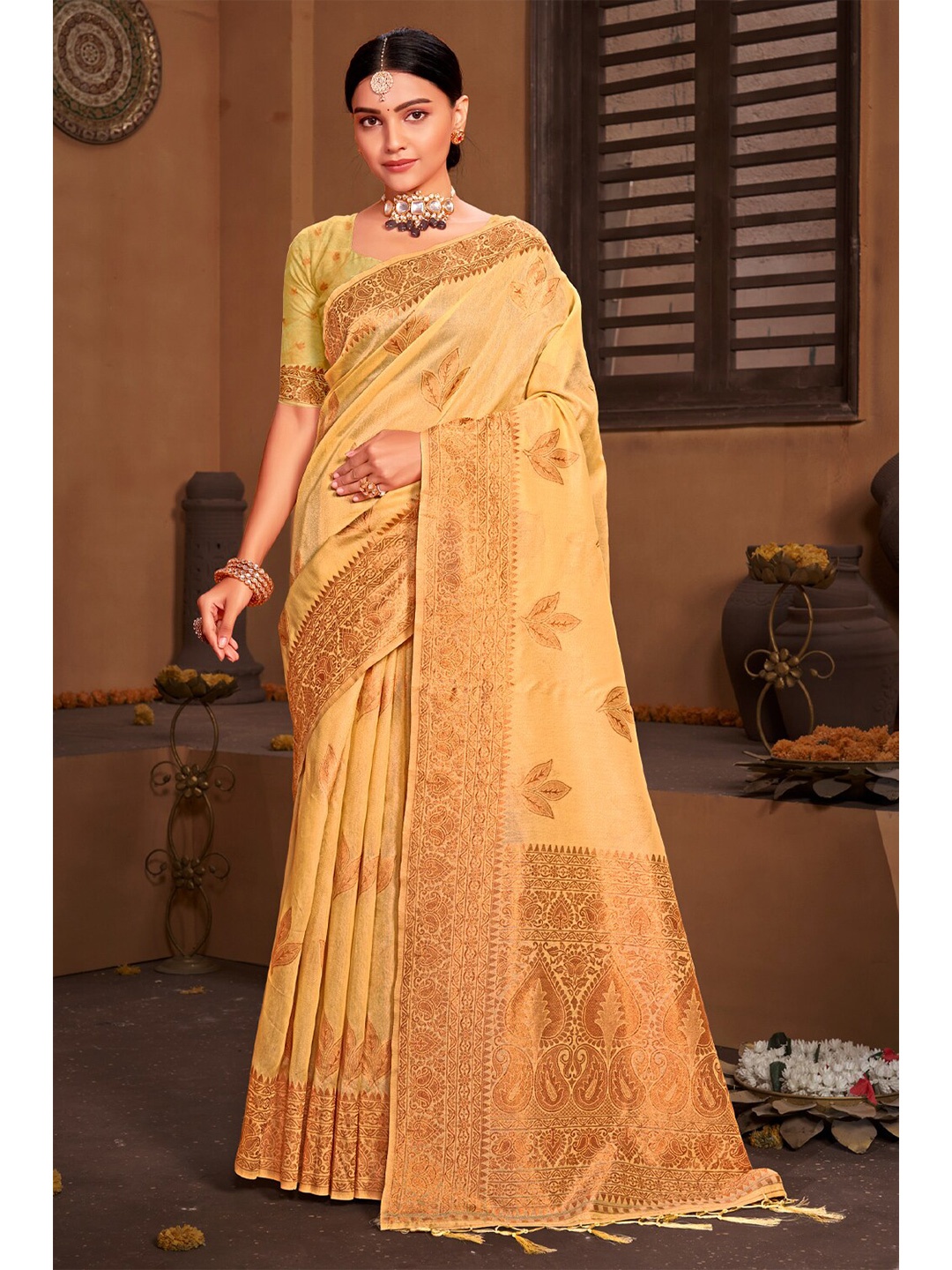 

SANGAM PRINTS Floral Zari Saree, Yellow