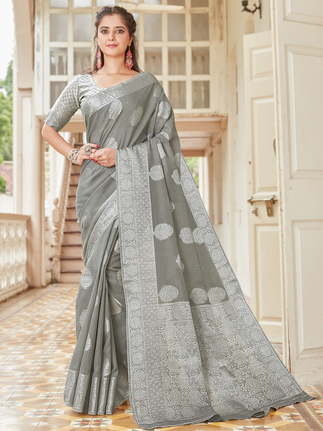 

SANGAM PRINTS Woven Design Zari Linen Blend Saree, Grey