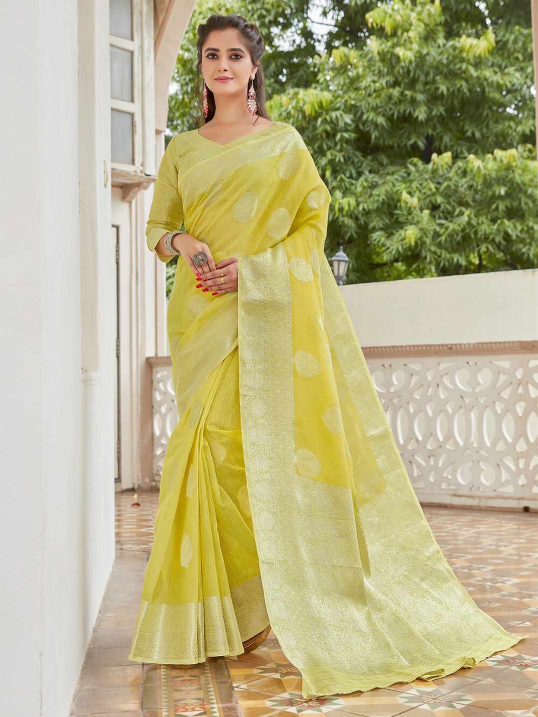 

SANGAM PRINTS Woven Design Zari Linen Blend Saree, Yellow