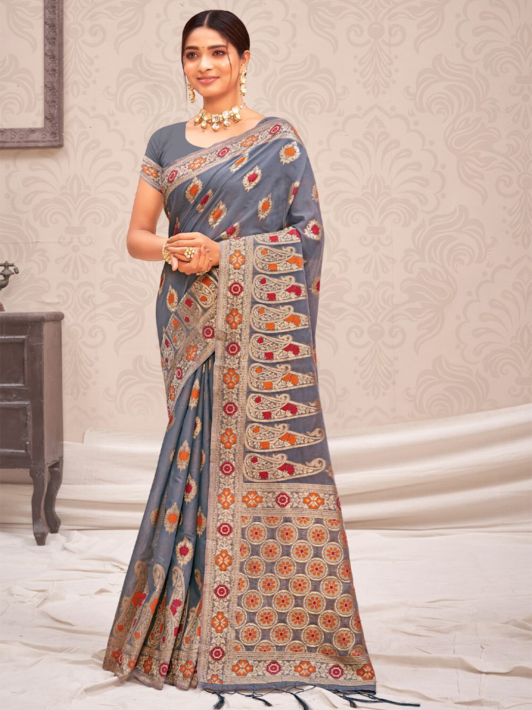 

SANGAM PRINTS Woven Design Zari Silk Blend Saree, Grey
