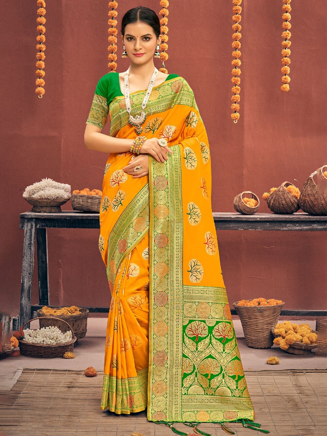 

SANGAM PRINTS Woven Design Zari Silk Blend Saree, Yellow