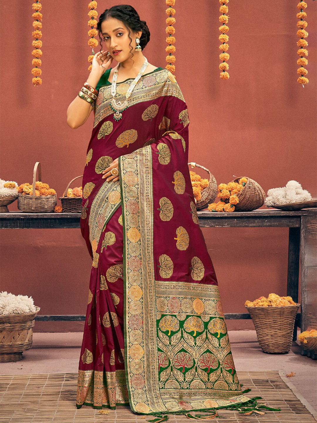 

SANGAM PRINTS Woven Design Zari Silk Blend Saree, Maroon