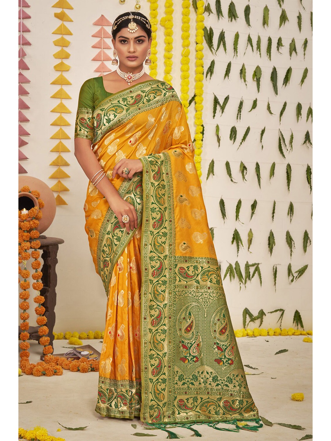 

SANGAM PRINTS Woven Design Zari Silk Blend Saree, Yellow