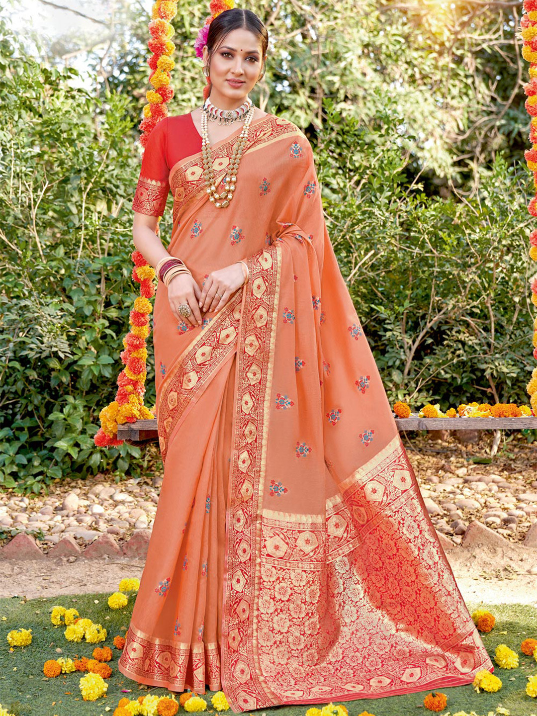 

SANGAM PRINTS Ethnic Motifs Zari Saree, Peach