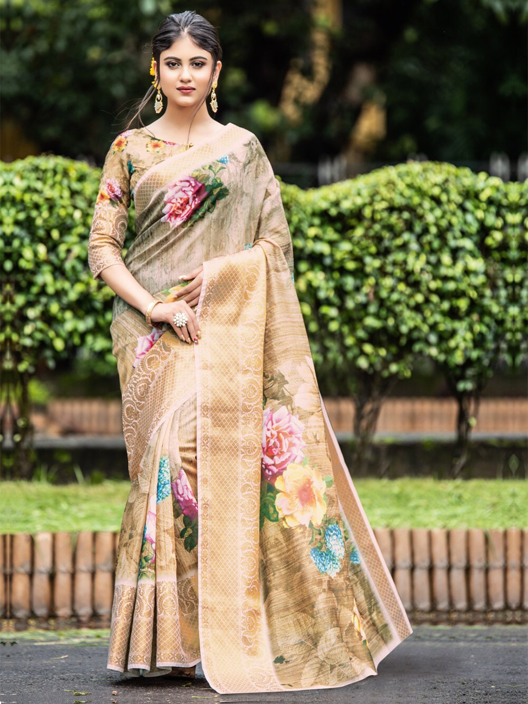 

SANGAM PRINTS Floral Zari Saree, Beige