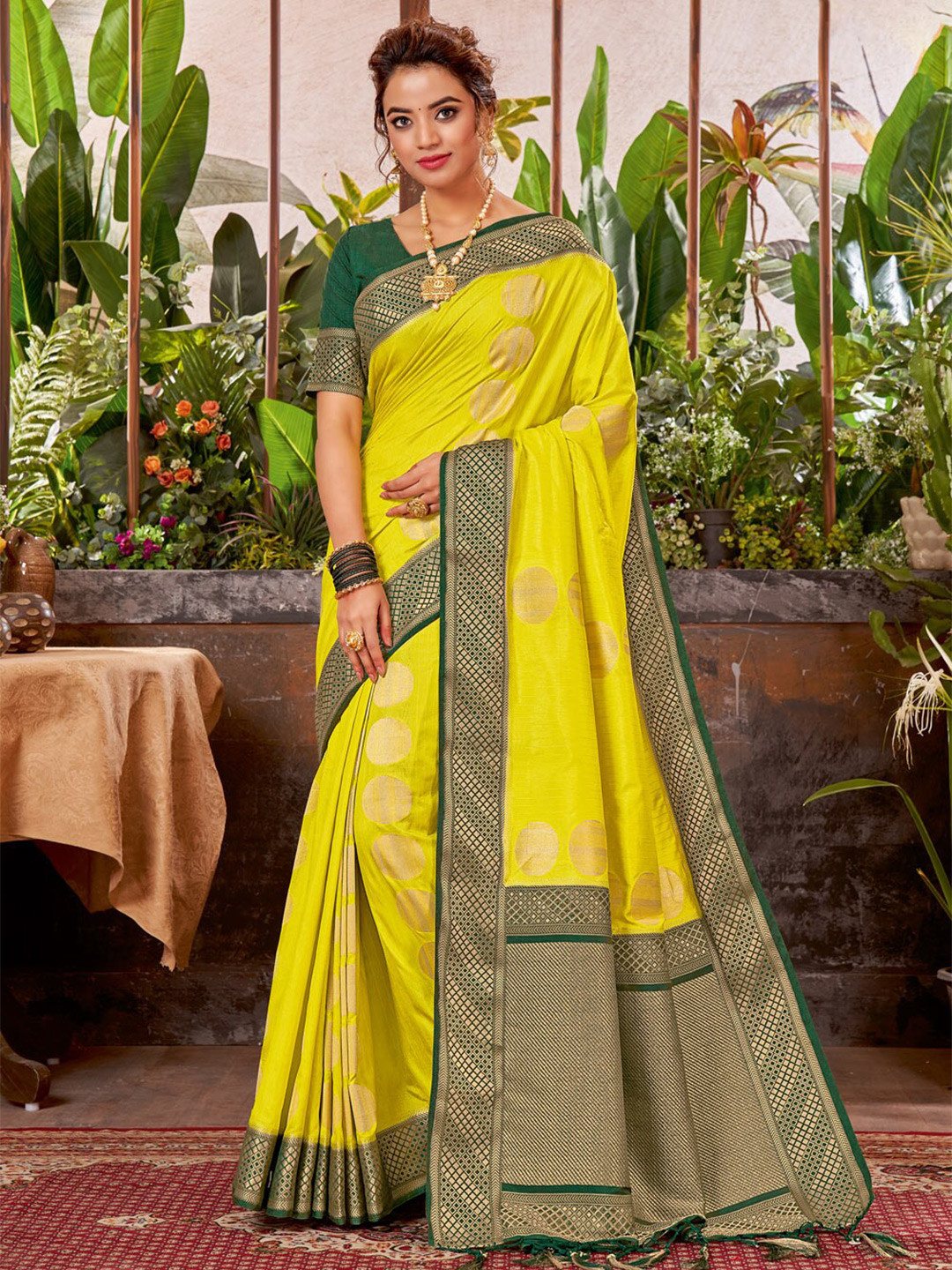 

SANGAM PRINTS Ethnic Motifs Zari Saree, Yellow