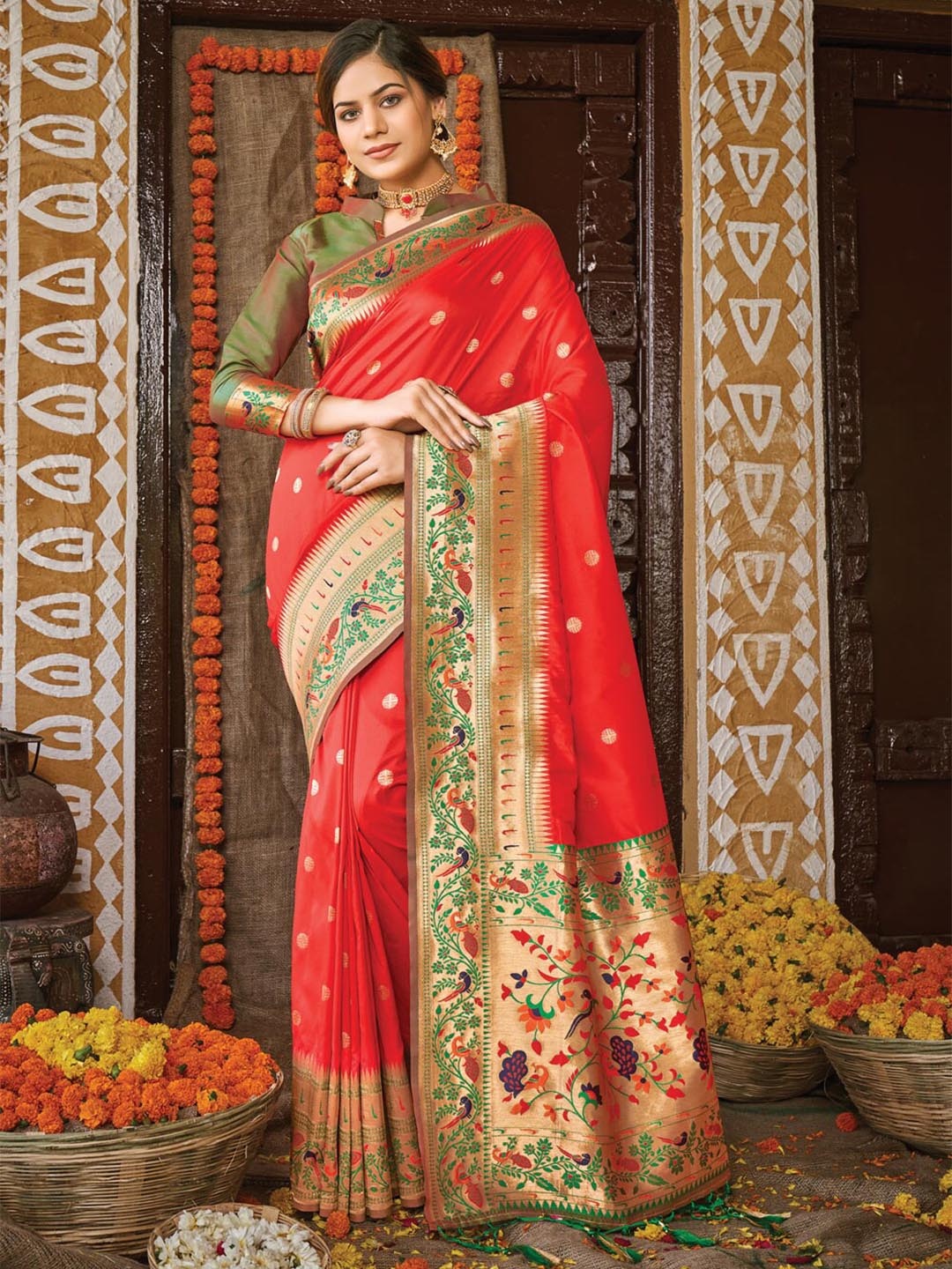 

SANGAM PRINTS Ethnic Motifs Zari Silk Blend Saree, Red