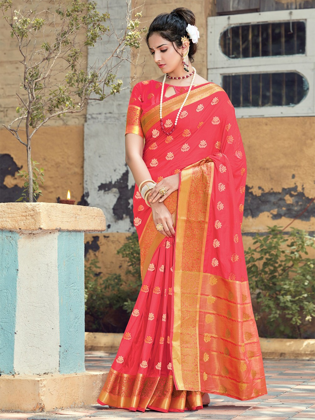 

SANGAM PRINTS Ethnic Motifs Zari Silk Blend Saree, Peach