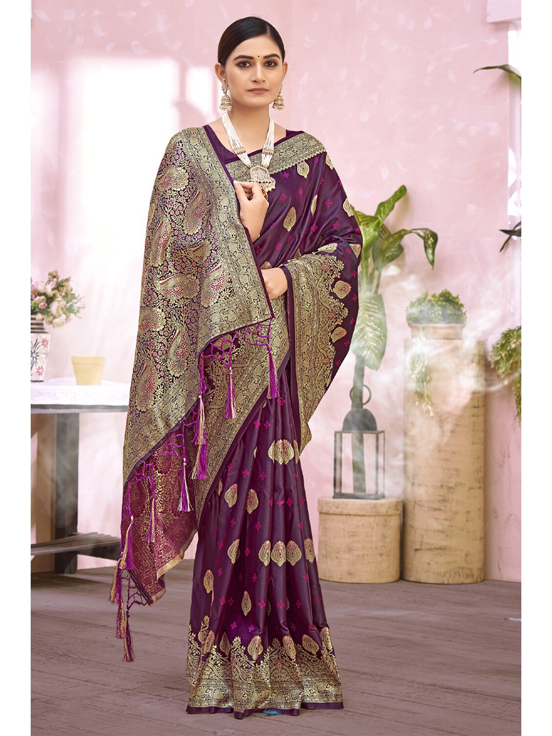 

SANGAM PRINTS Woven Design Zari Silk Blend Saree, Purple