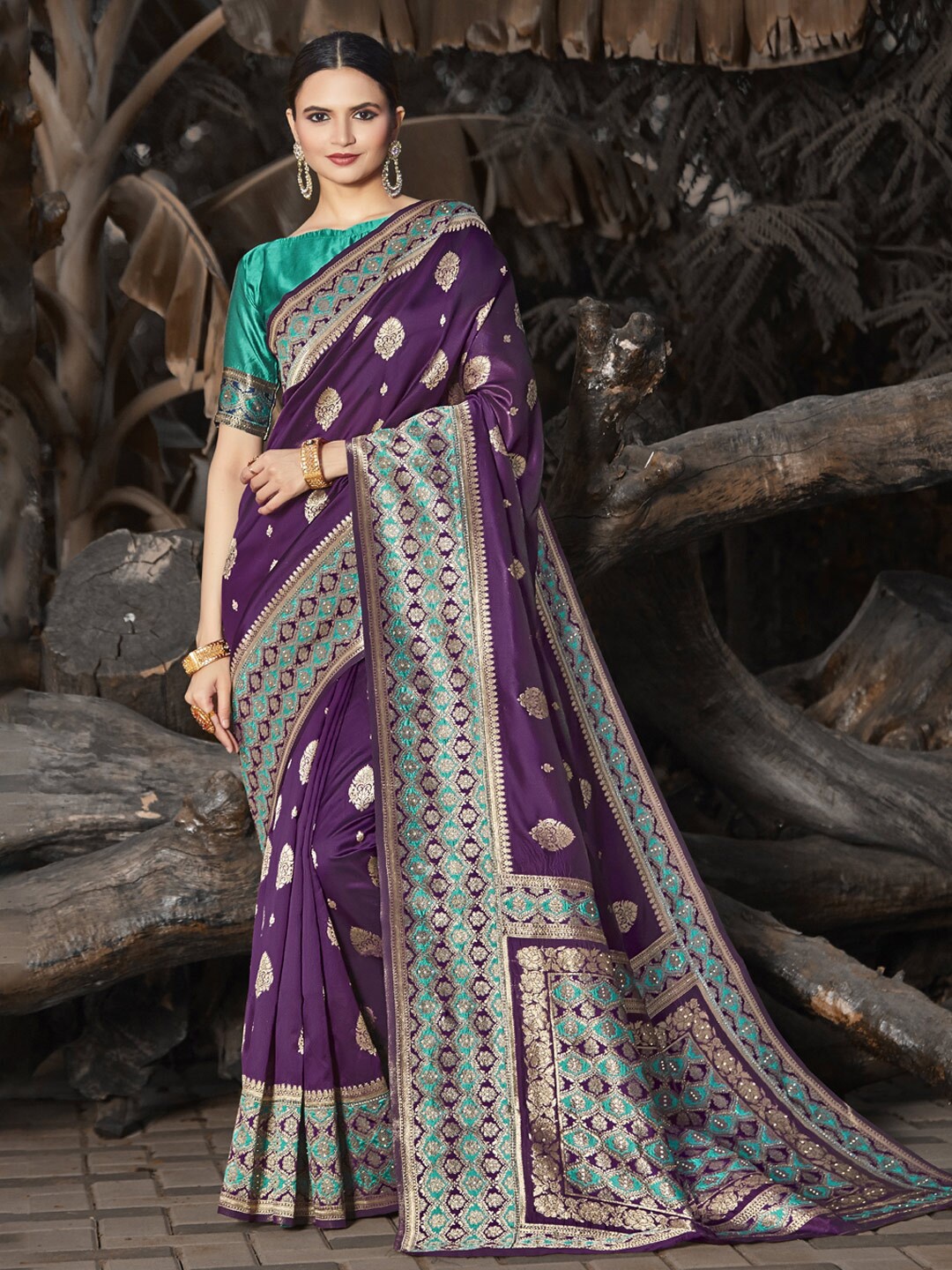 

SANGAM PRINTS Woven Design Zari Silk Blend Saree, Purple