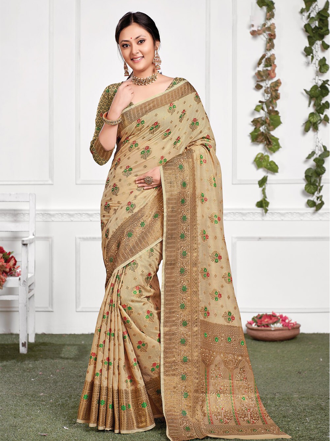 

SANGAM PRINTS Woven Design Zari Saree, Beige