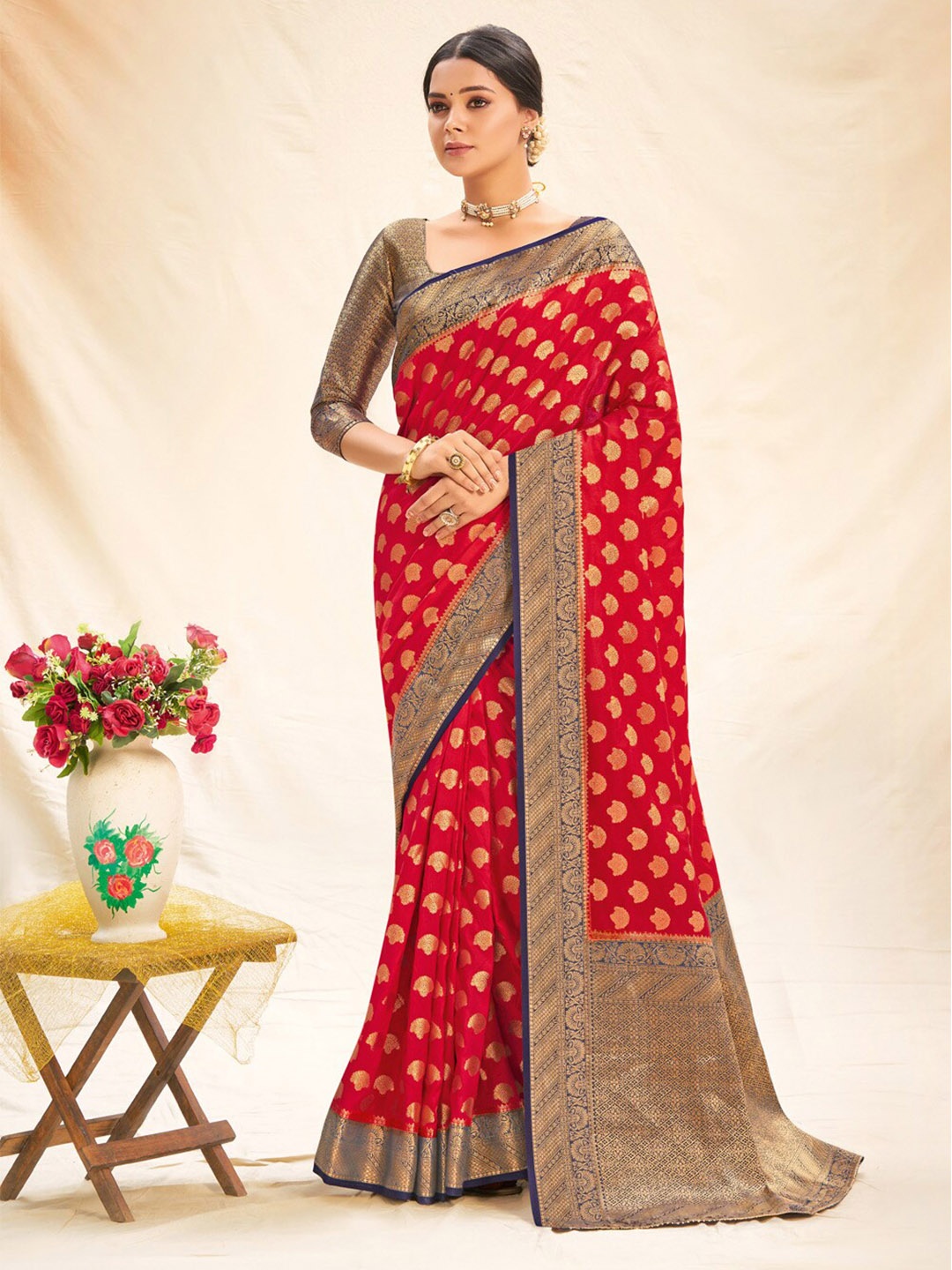 

SANGAM PRINTS Woven Design Zari Silk Blend Saree, Red