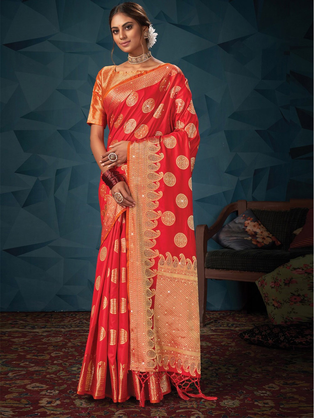 

SANGAM PRINTS Woven Design Zari Silk Blend Saree, Red