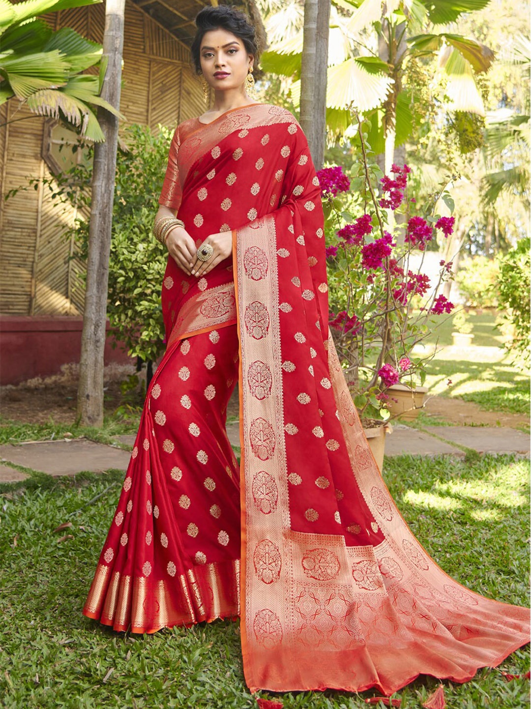 

SANGAM PRINTS Woven Design Zari Silk Blend Saree, Red