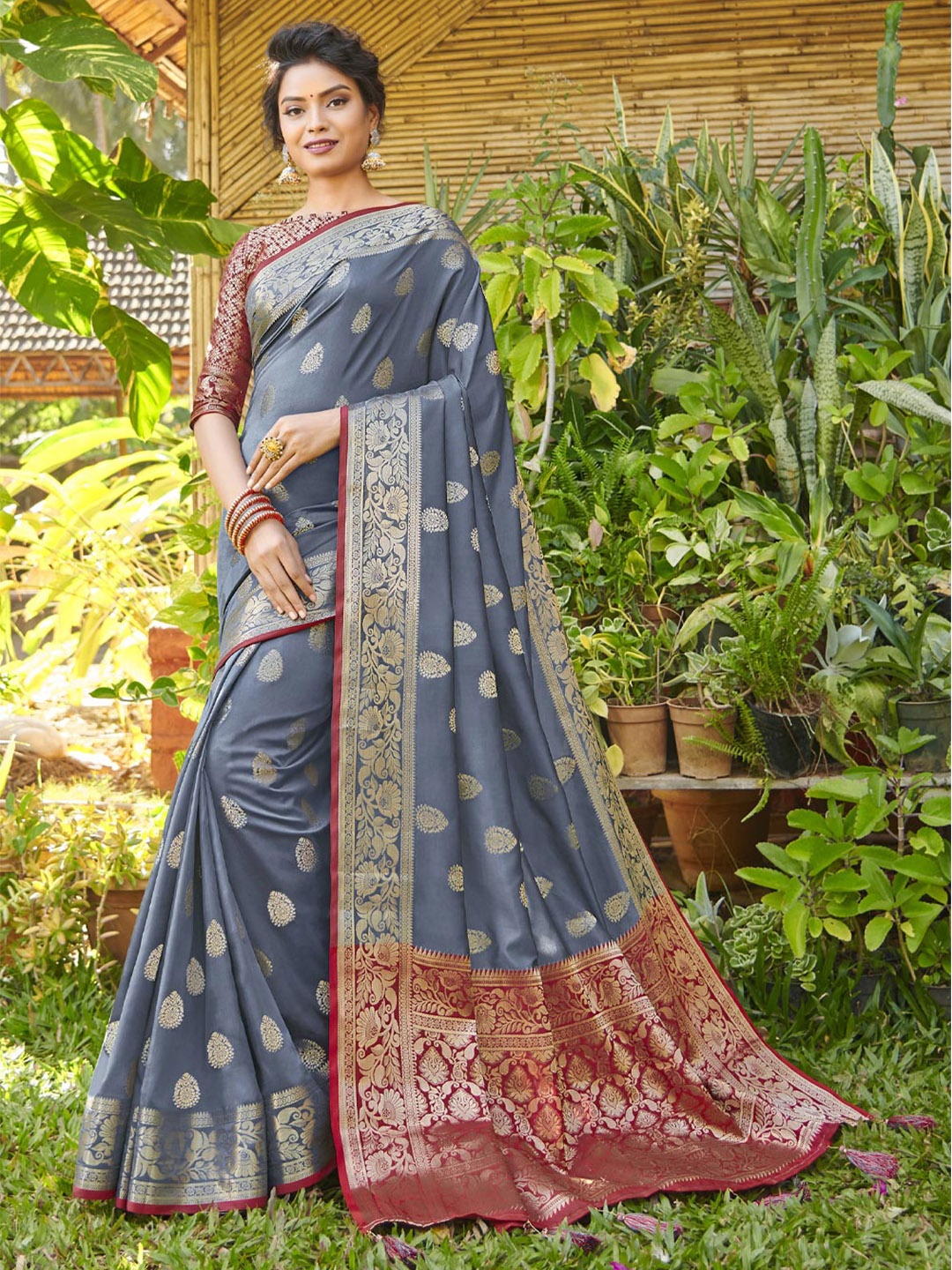 

SANGAM PRINTS Woven Design Zari Silk Blend Saree, Grey