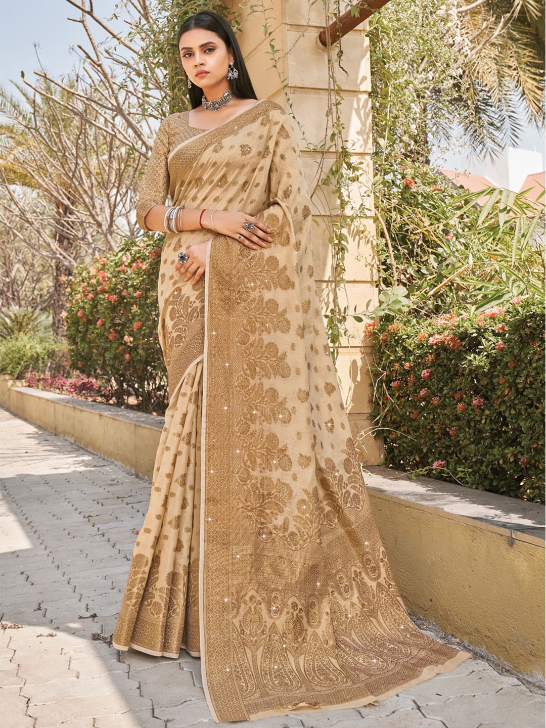 

SANGAM PRINTS Woven Design Zari Saree, Beige