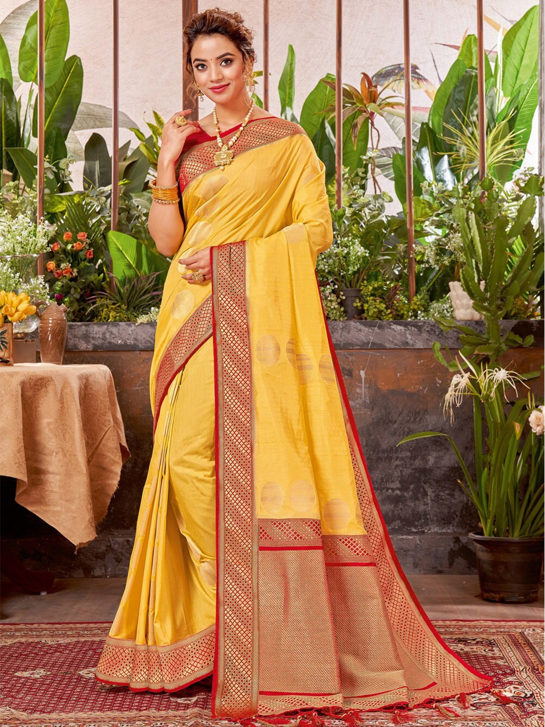 

SANGAM PRINTS Woven Design Zari Silk Blend Saree, Yellow