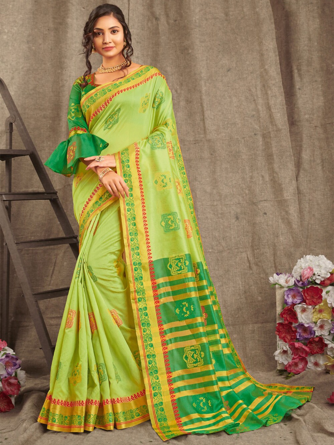 

SANGAM PRINTS Woven Design Zari Saree, Green