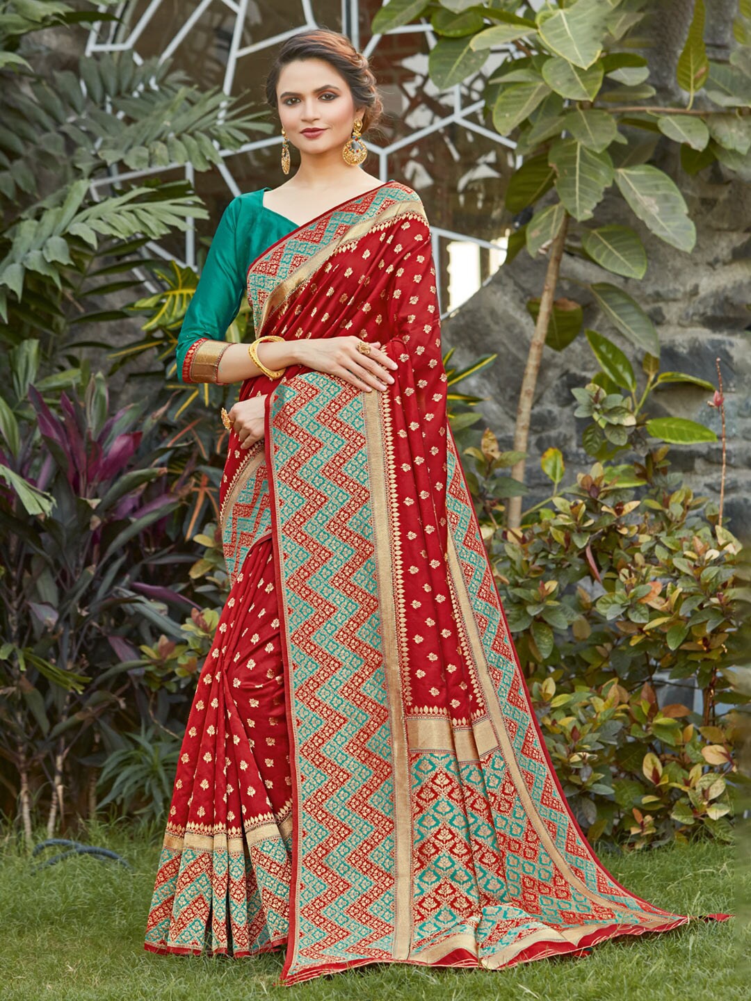 

SANGAM PRINTS Woven Design Zari Silk Blend Saree, Red