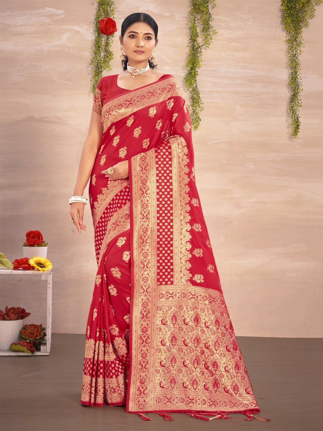 

SANGAM PRINTS Woven Design Zari Silk Blend Saree, Red